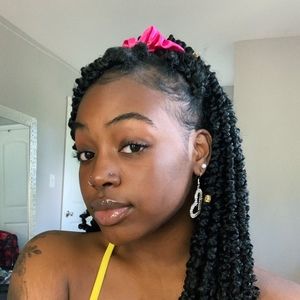 Meet your Posher, Briana